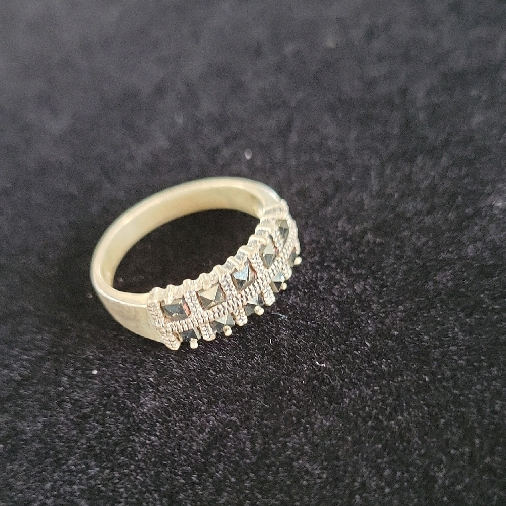Elegant Gold and Silver Women's Ring